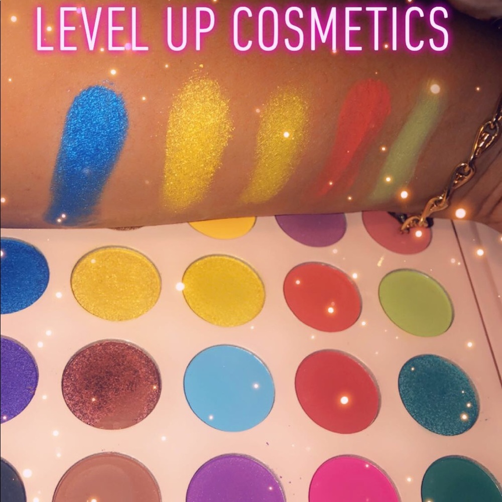 Level Up stay Dust Free Eyeshadow Palette - Picture 5 of 7